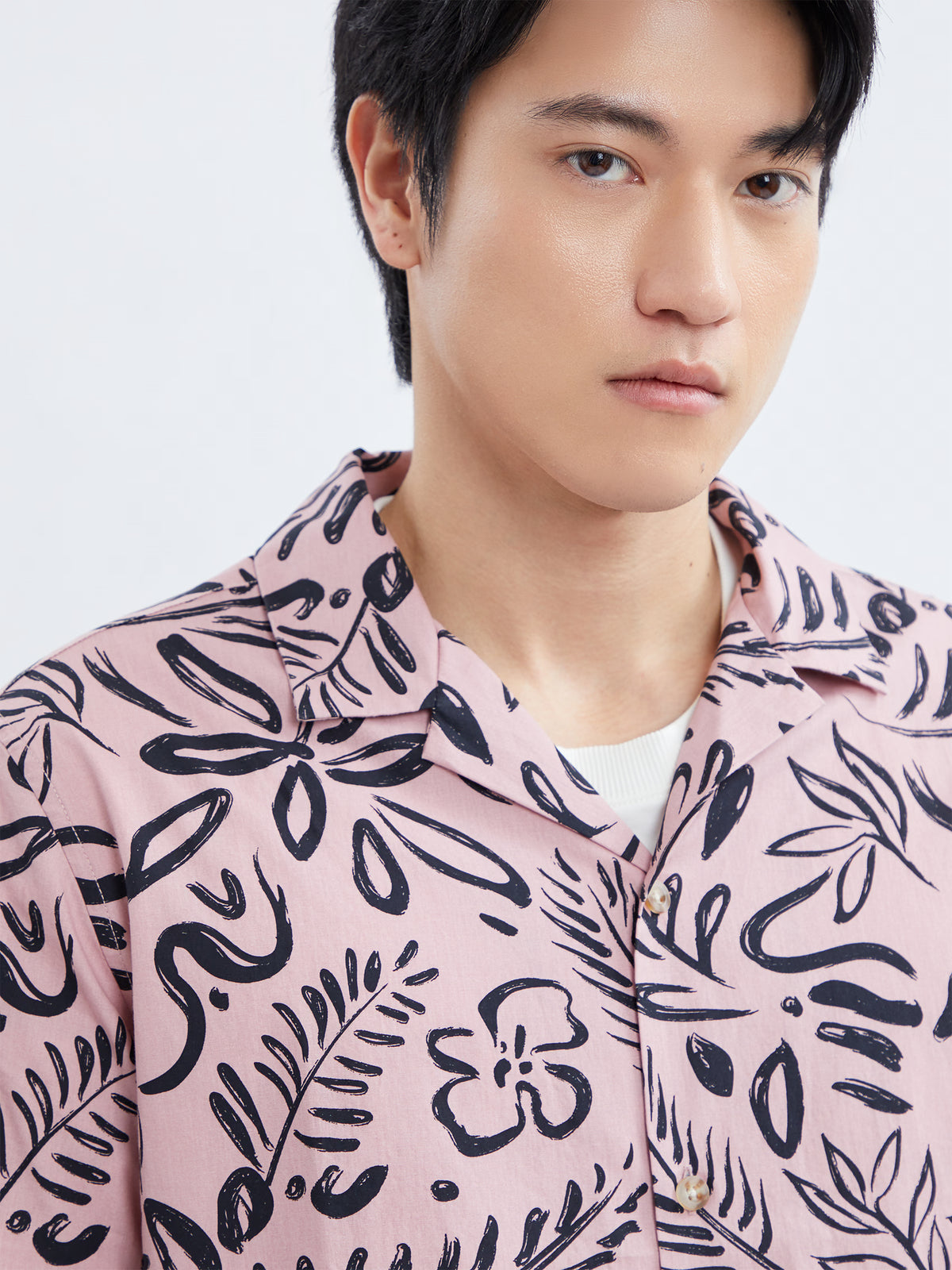 AIIZ Men's Graphic Printed Camp Collar Shirt