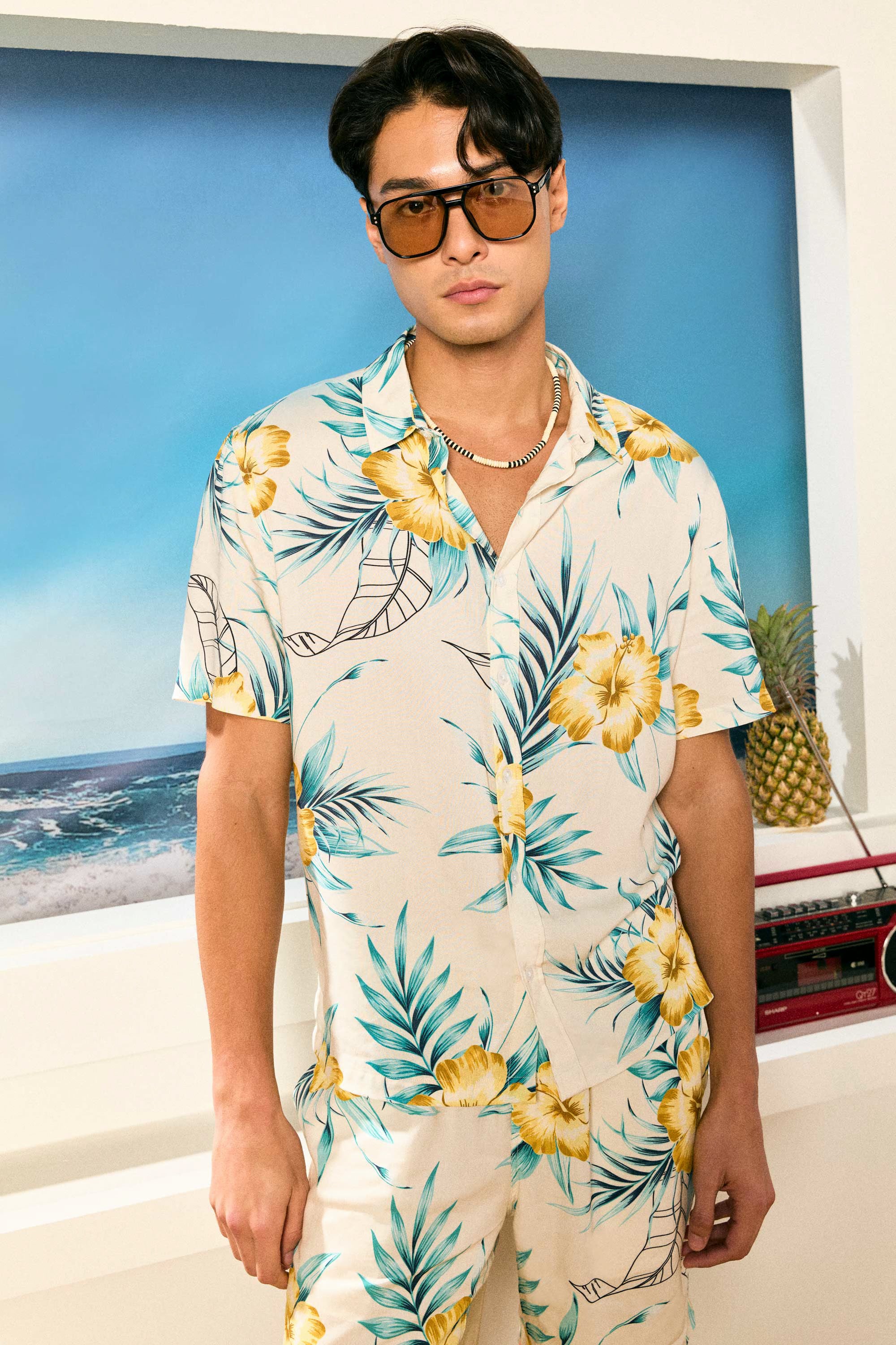 AIIZ Men’s Songkran Floral Short-Sleeve Shirt – 100% Rayon (Beige / S)