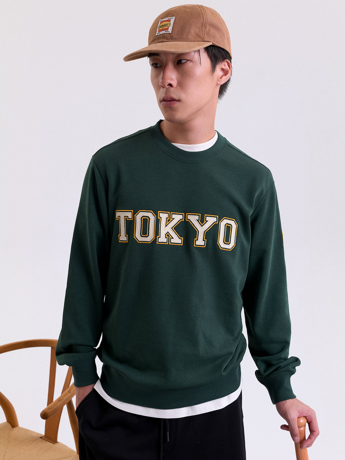 AIIZ Men’s Varsity Graphic Sweatshirt