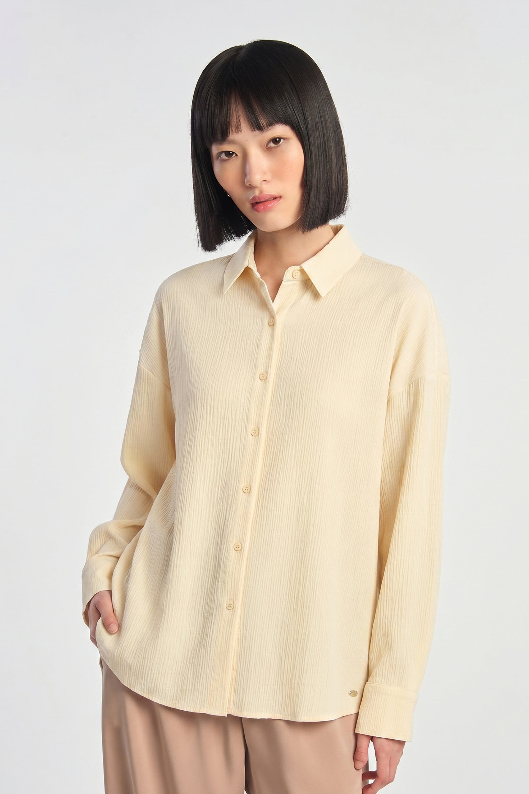 AIIZ Women's Texture Long Sleeve Shirt (Beige / S)