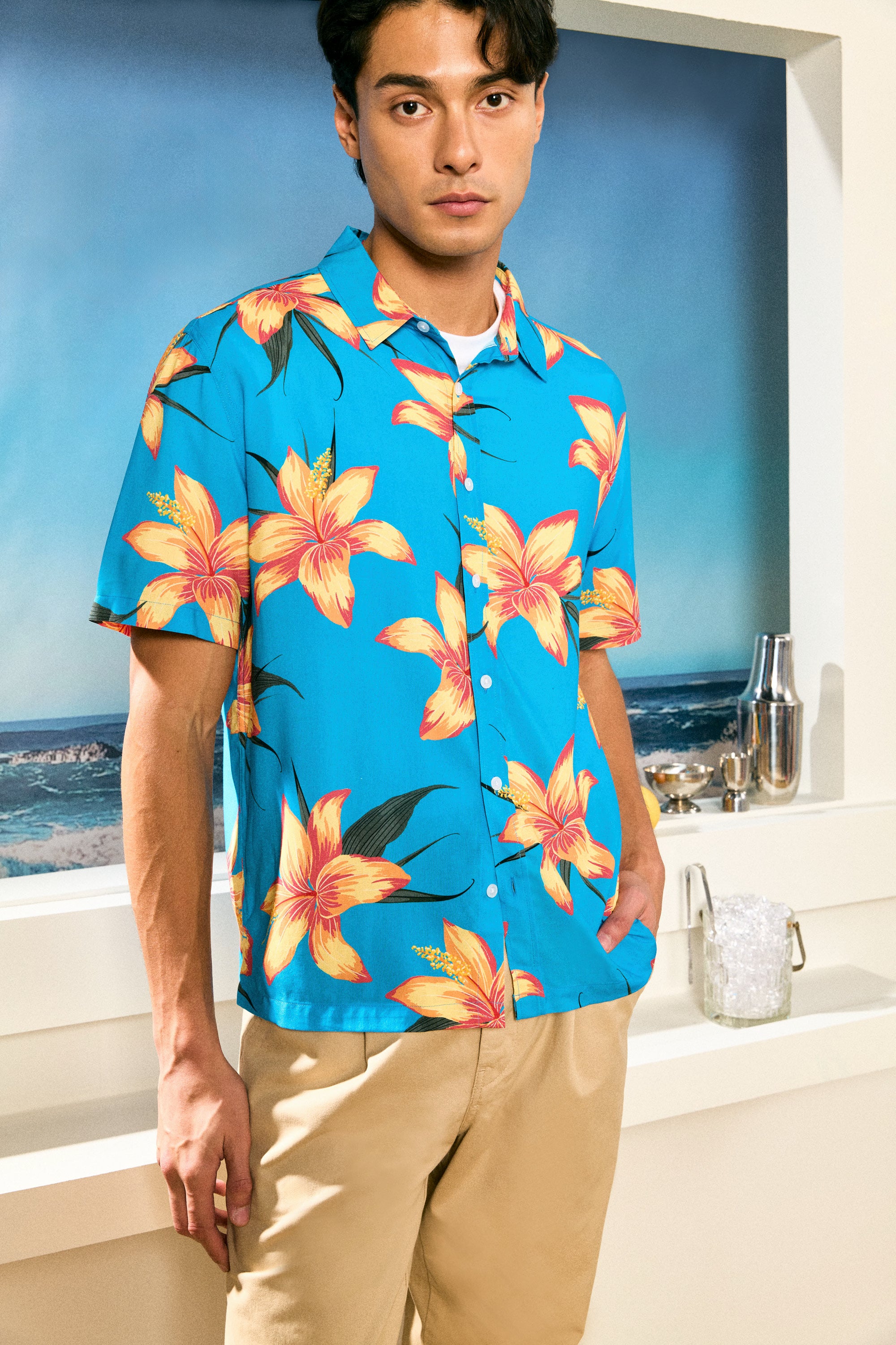 AIIZ Men’s Songkran Floral Short-Sleeve Shirt – 100% Rayon (Blue / S)