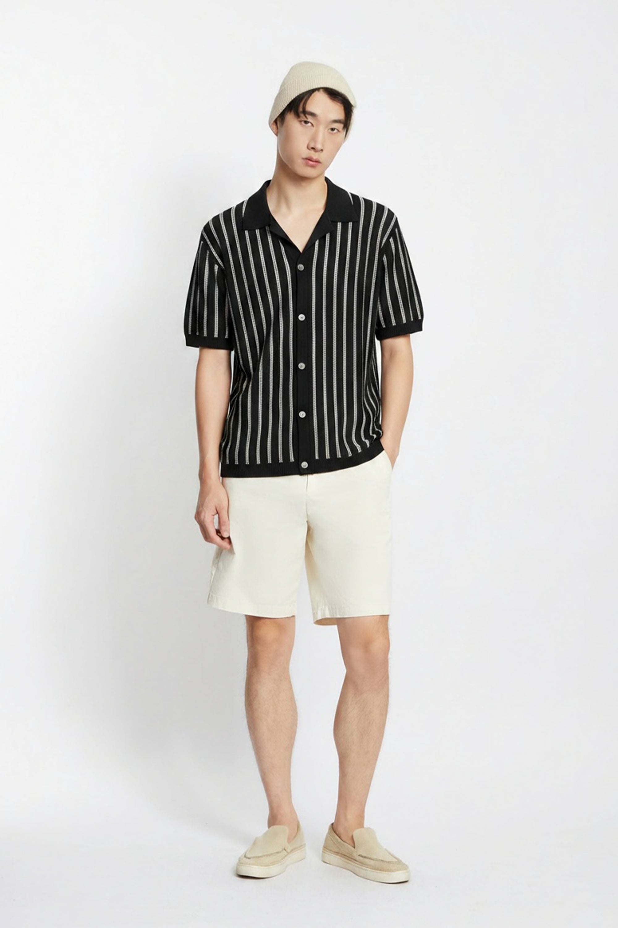 AIIZ Men's Stripe Knitted Short Sleeve Shirt (Black / S)