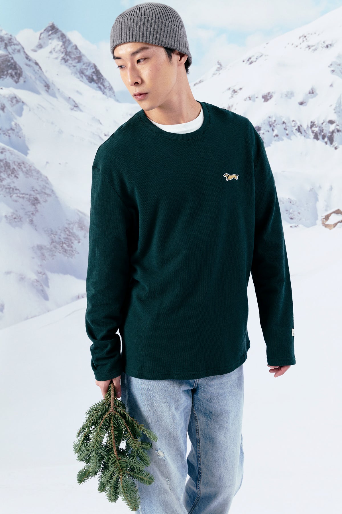 AIIZ Men's Long-Sleeve T-Shirt with Patch