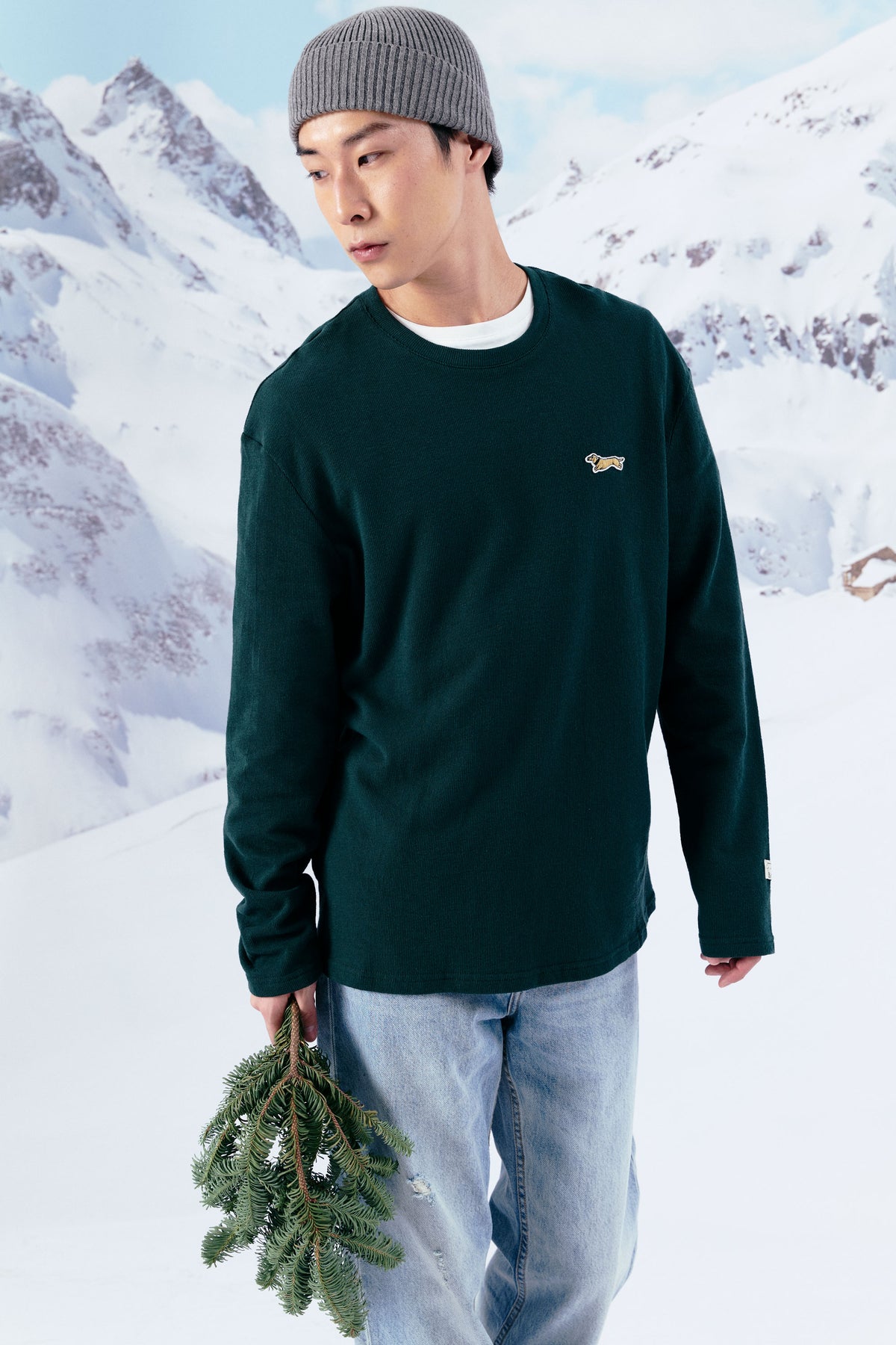 AIIZ Men's Long-Sleeve T-Shirt with Patch