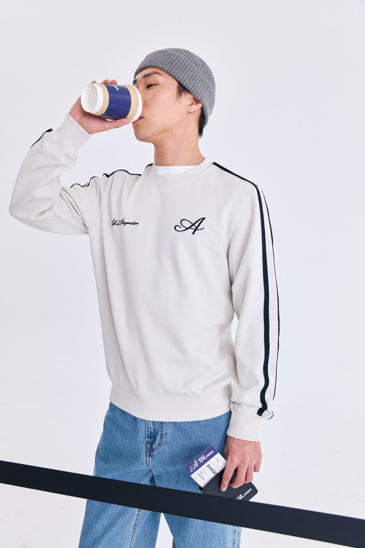 AIIZ Men's Embroidered Logo Sweatshirt (Beige / S)
