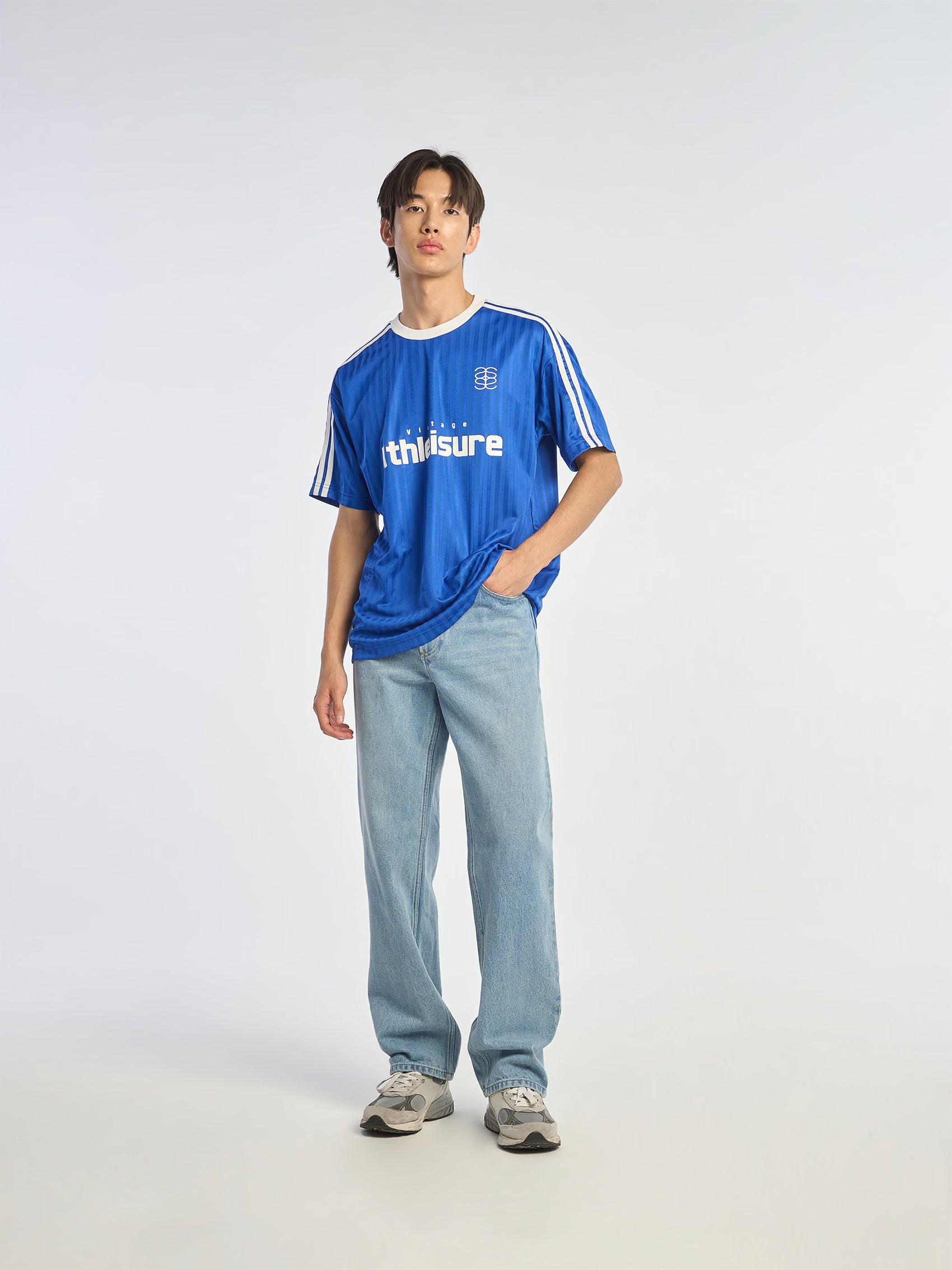 AIIZ Men's Pinstripe Tee