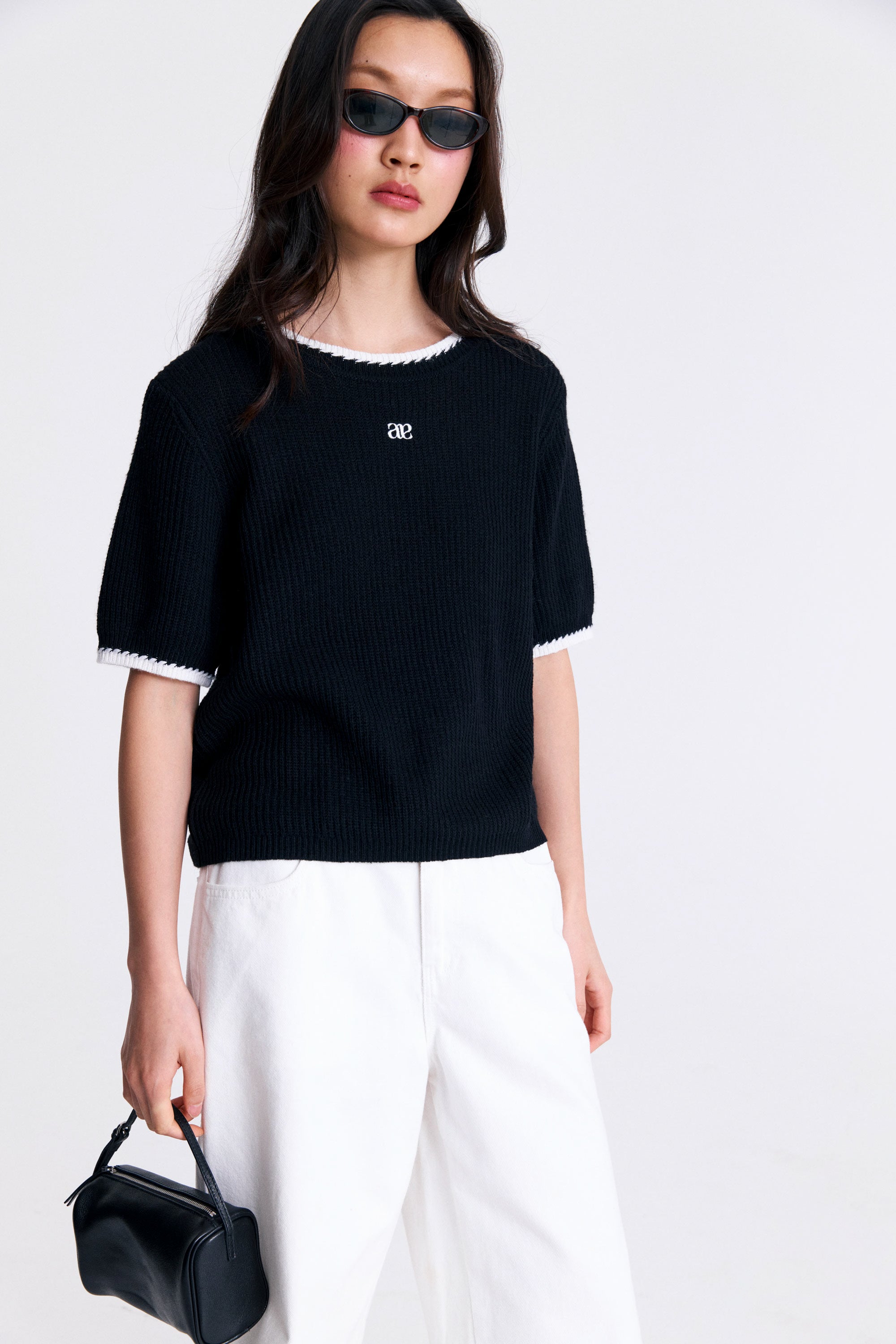 AIIZ Women's Contrast Collar Knit Sweater (Black / S)