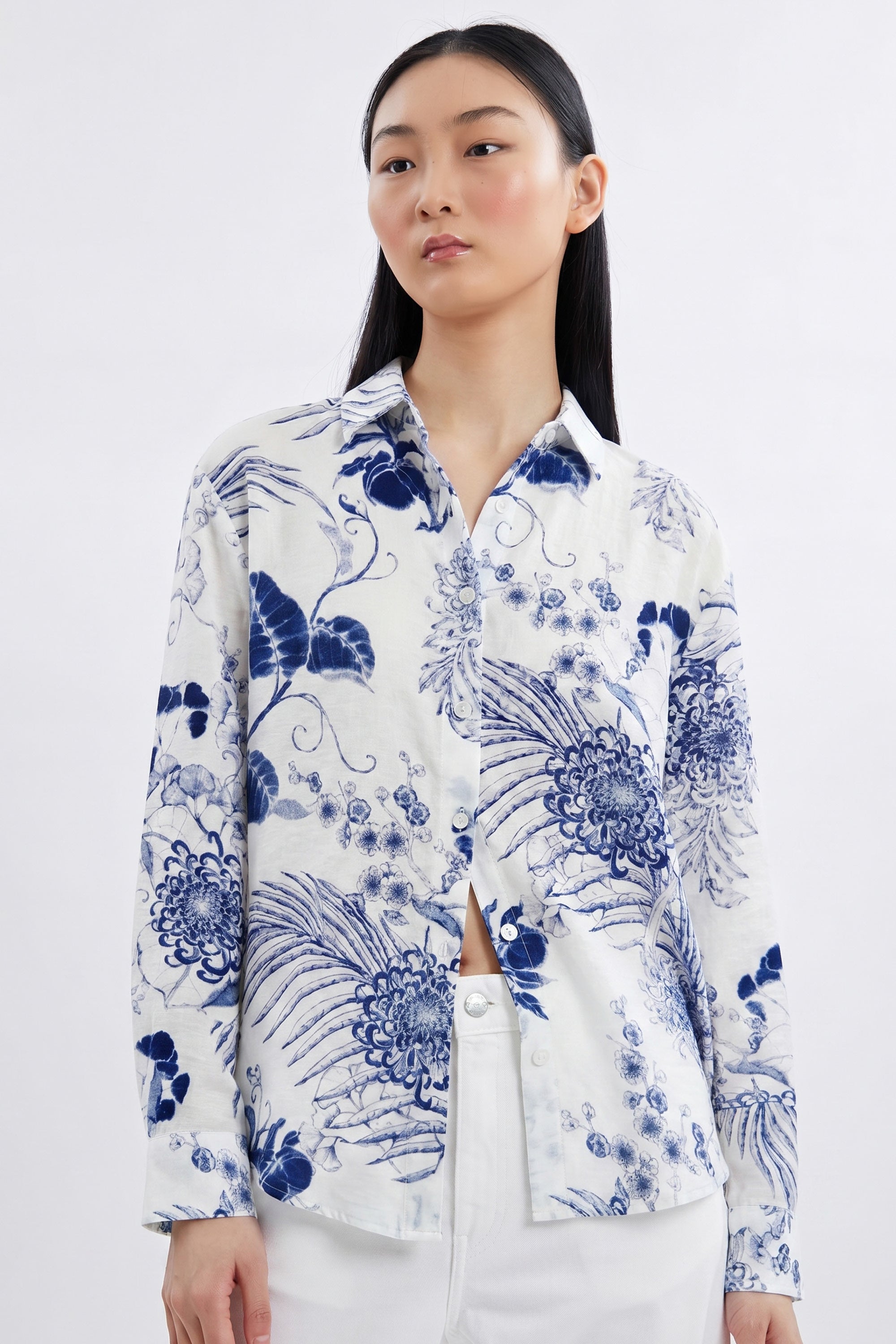 AIIZ Women's Wild West Gardens Printed Long Sleeve Shirt (Navy / S)