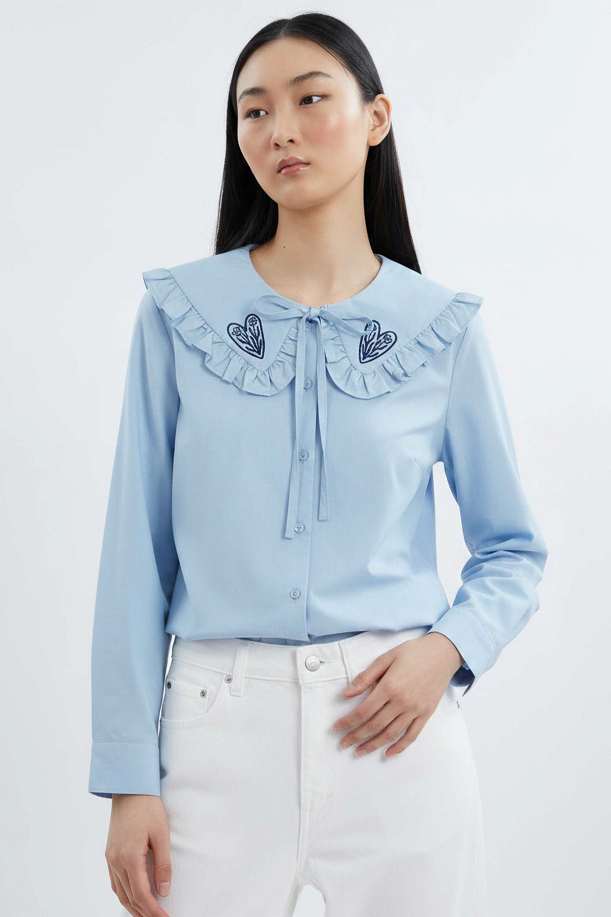 AIIZ Women's Embroidered Peter Pan Collar Blouse (Blue / S)