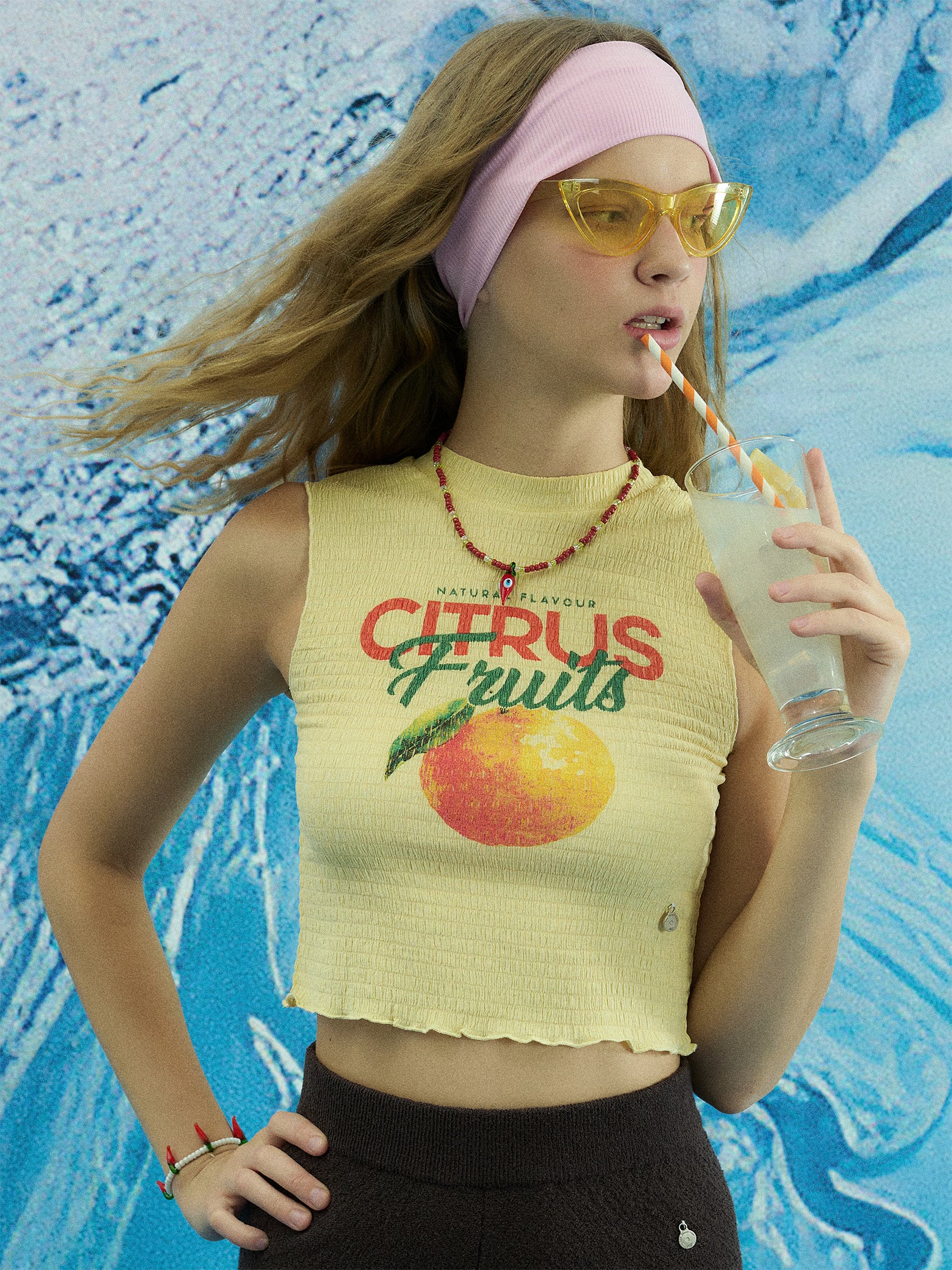 AIIZ Women's Crinkle Top with Graphic (Yellow / S)